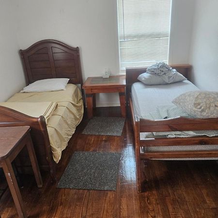 Reststop Hostel Houston Bagian luar foto
