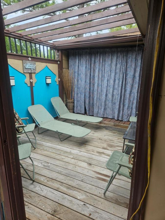 Reststop Hostel Houston Bagian luar foto